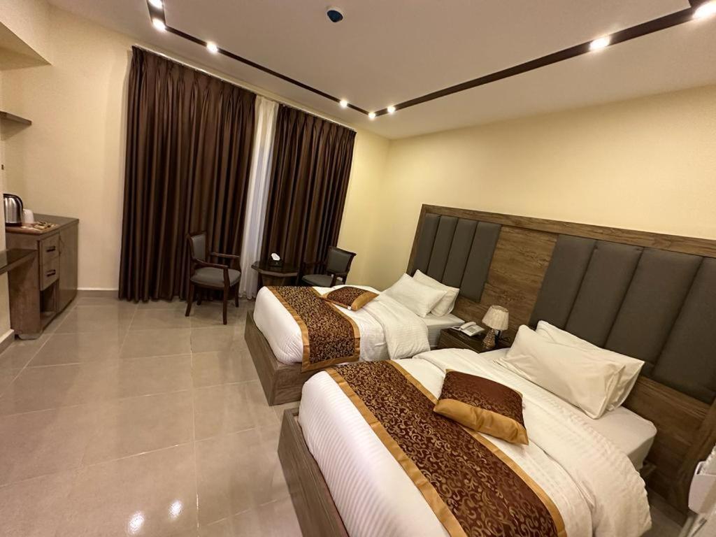 Shaqilath Hotel Wadi Musa Exteriör bild